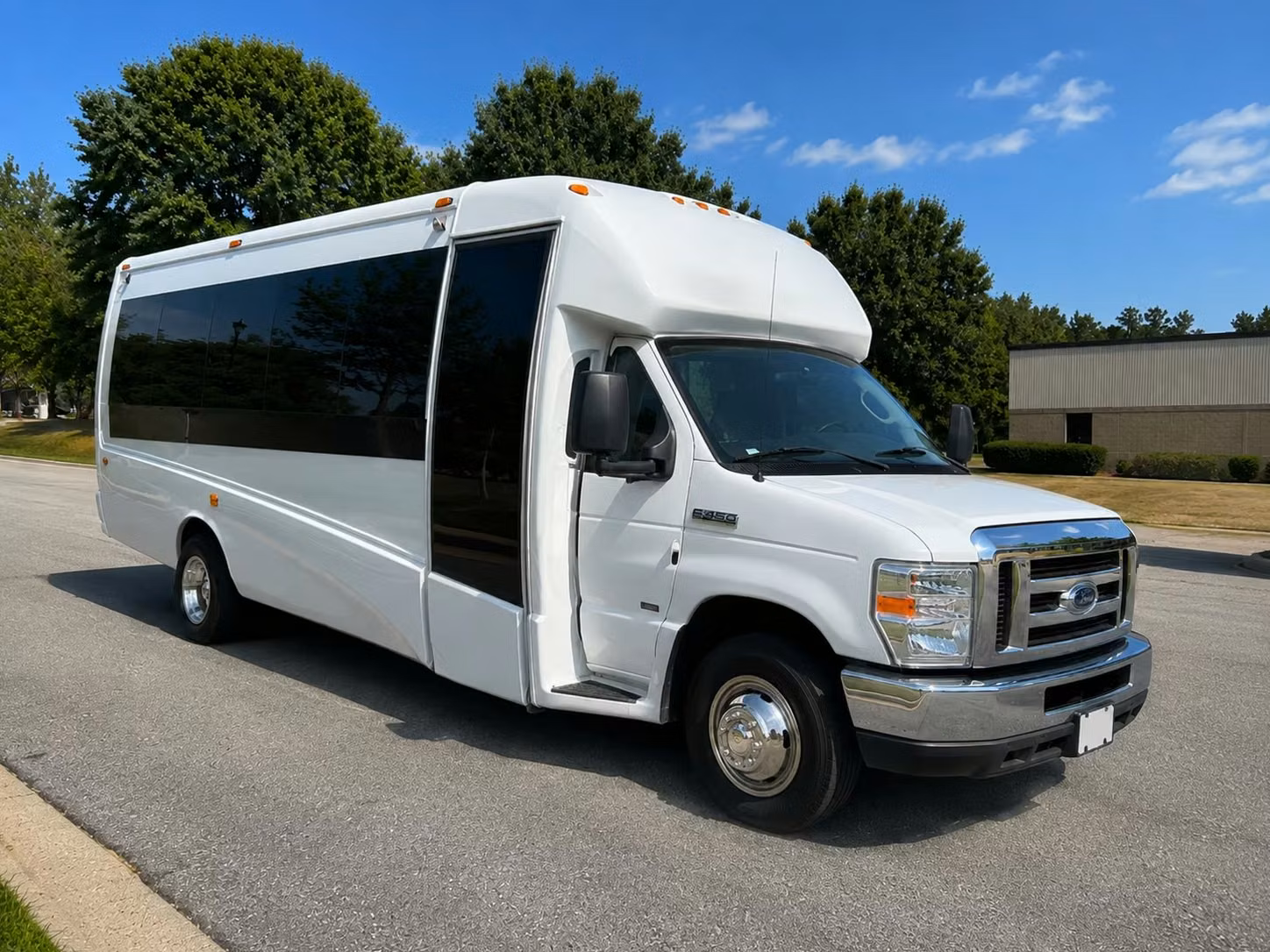 stamford minibus rentals for historical cultural field trips